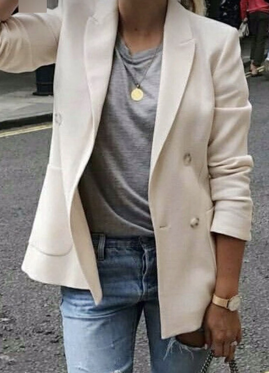 Стиліст назвала 5 речей, які потрібно викинути з гардероба